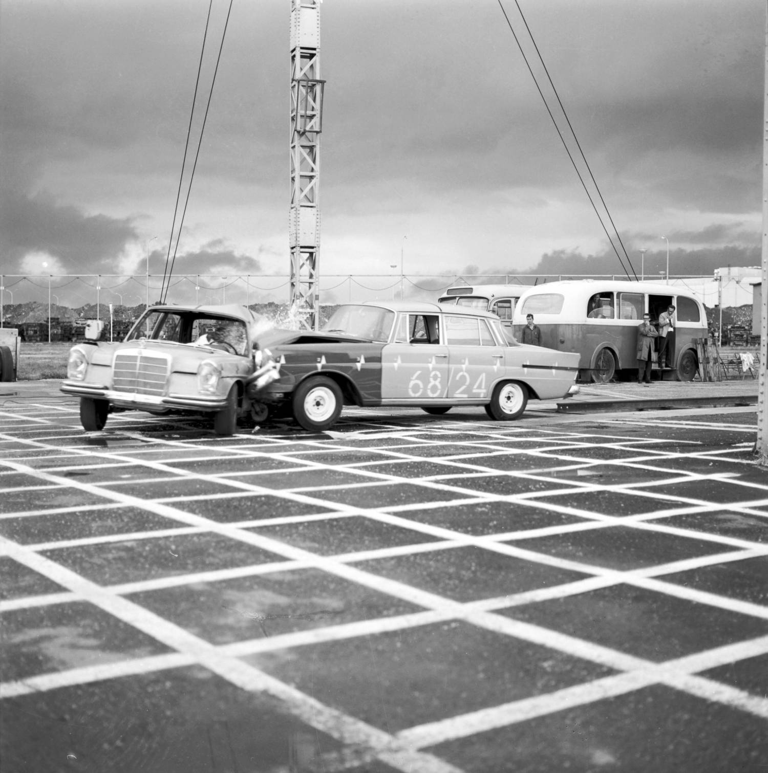 W 111 vs W 108 정면충돌 시험 · Sindelfingen · 1968